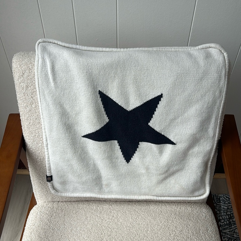 3 x Gant knitted cushion covers